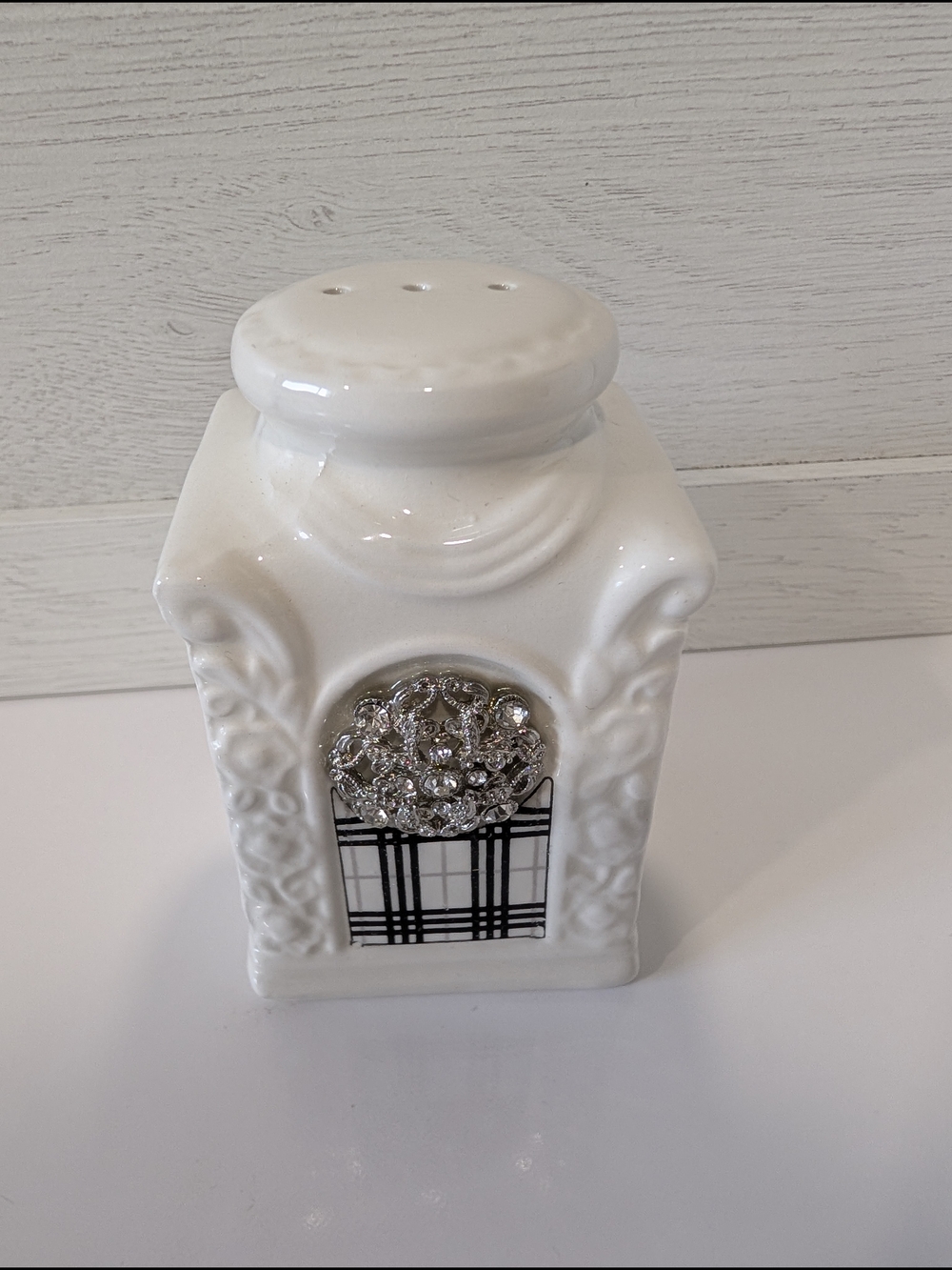 NIVISI Classic Elegance Ceramic Salt and Pepper Shakers Set Crystal Medallion - Picture 10 of 12